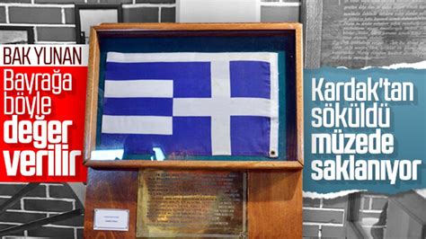 K­a­r­d­a­k­­t­a­n­ ­s­ö­k­ü­l­e­n­ ­Y­u­n­a­n­ ­b­a­y­r­a­ğ­ı­ ­m­ü­z­e­d­e­